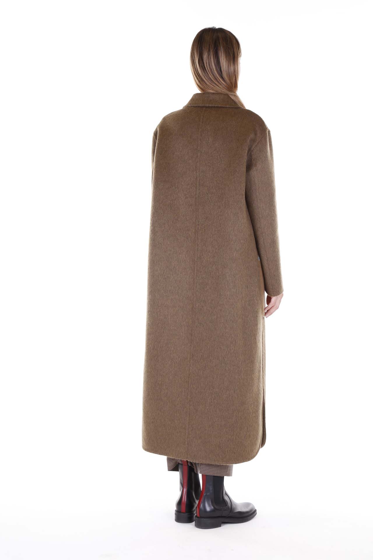 Fabiana Filippi, Cappotto